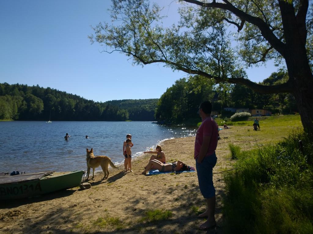 Domki Nad Jeziorem Karlowice Kültér fotó