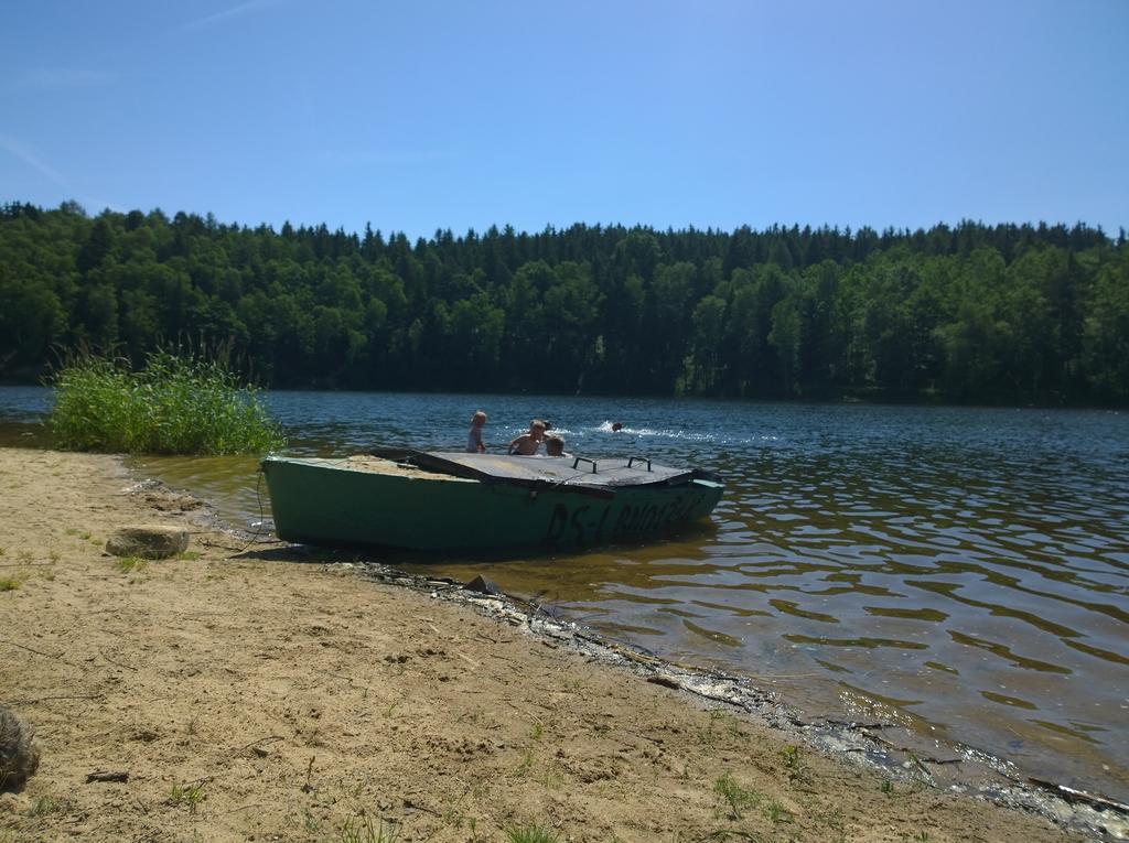 Domki Nad Jeziorem Karlowice Kültér fotó