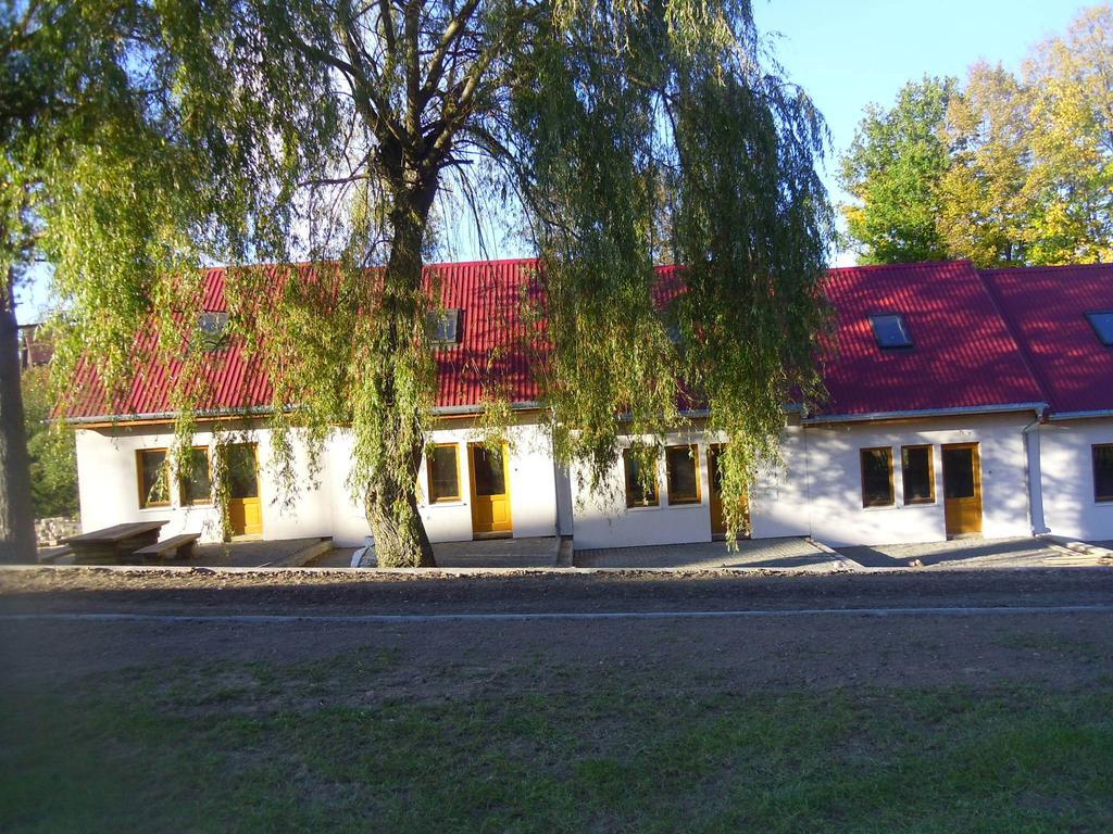 Domki Nad Jeziorem Karlowice Kültér fotó